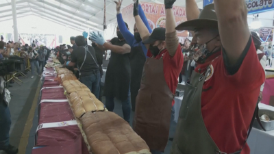Опит за рекорд: 75-метров сандвич в Мексико