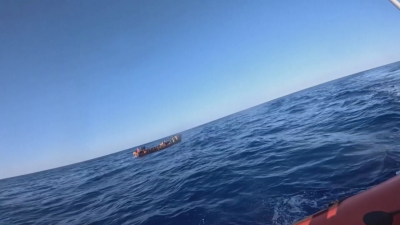 41 мигранти загинаха край италианския остров Лампедуза Четиримата оцелели са