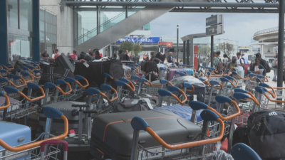 Закъснели полети и планини от багаж на парижкото летище "Орли"