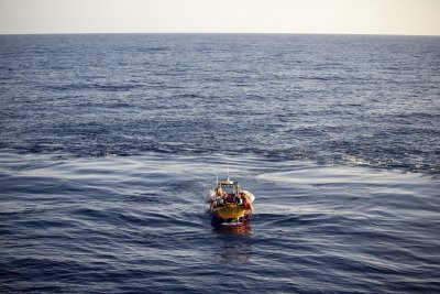 41 мигранти загинаха край италианския остров Лампедуза