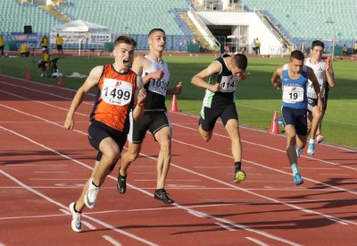 Страхотен Христо Илиев отново подобри личния си рекорд и ще бяга във финала на 100 метра на европейското по лека атлетика до 20 г.