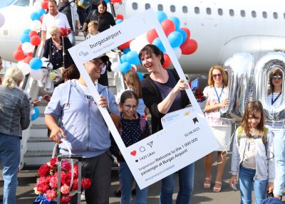 Летище Бургас посрещна едномилионния си пътник за този сезон (СНИМКИ)