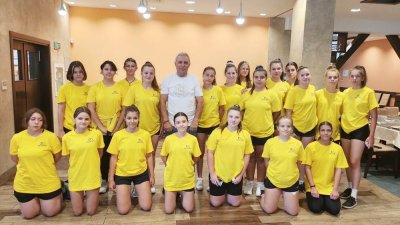Христо Стоичков изненада децата от школата на волейболния Марица Пд по време на летния им лагер