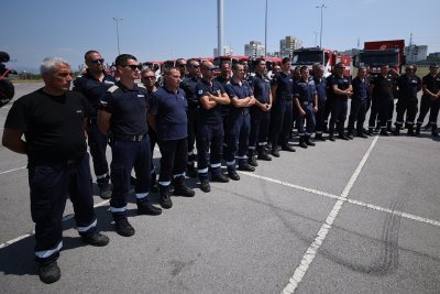 У нас се прибра и втората група български пожарникари гасили