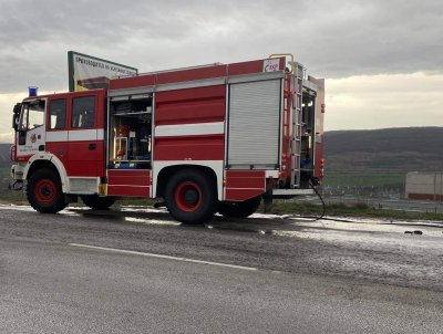 Тежкотоварен автомобил се запали на магистрала Марица в района на
