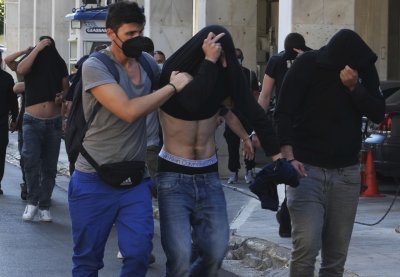 След смъртта на фен на АЕК: 94 хървати се изправиха пред съда в Атина
