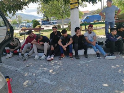 Заловиха 12 мигранти в карловско село