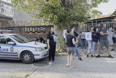 Отново протест заради убийството на Димитър: Хора се събраха пред полицията в Стамболийски