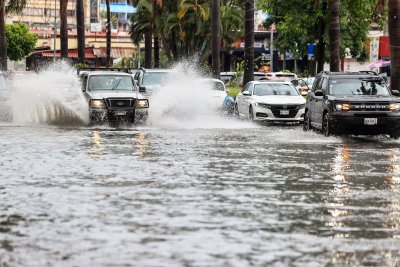 Ураганът Хилари заплашва американския щат Калифорния и Мексико с проливни