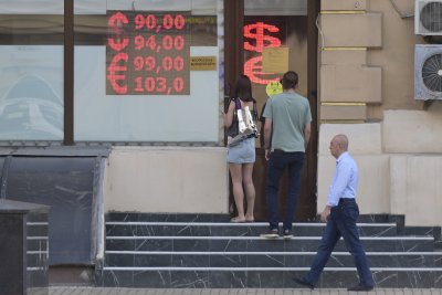Руската рубла се срина и 1 американски долар вече се