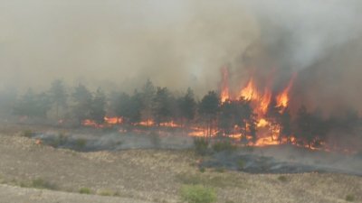 Голям пожар гори край три населени места в Бургаско По