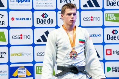 Младите български джудисти спечелиха два медала в откриващия ден на Европейската купа в Скопие