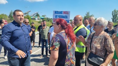 Жители на Омуртаг отново блокираха главния път София – Варна заради безводието