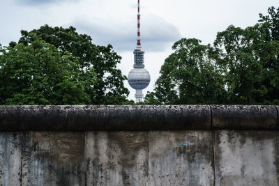 Берлинската стена влезе в световната история като символ на Студената