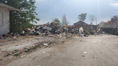 Събраха 134 тона отпадъци при поредното извънредно почистване на квартал "Столипиново"