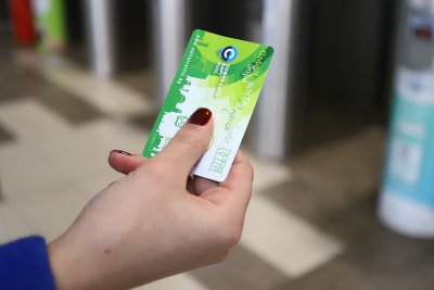 Ученическите и студентски карти за градския транспорт в София пак стават 200 лв. от догодина