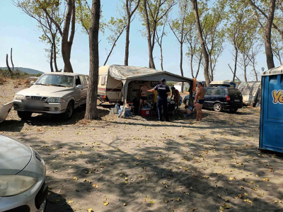Общо 19 каравани паркирали и престояващи в района на дюни