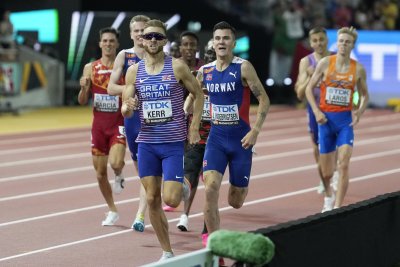 Джош Кър триумфира в бягането на 1500 м на световното по лека атлетика, олимпийският шампион Якоб Ингебрицен остана втори