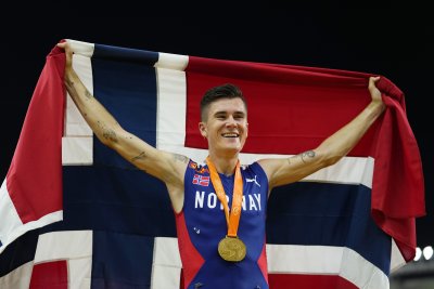 Якоб Ингебригтсен защити световната си титла на 5000 метра в