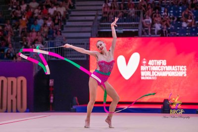 Боряна Калейн която спечели на световното първенство по художествена гимнастика