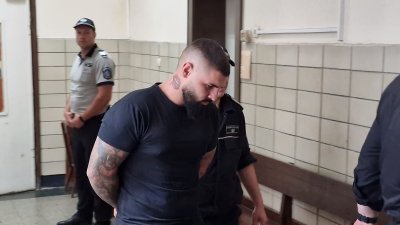 Обвиняемият Георги Николаев е откаран на адреса на пострадалата Дебора според свидетели