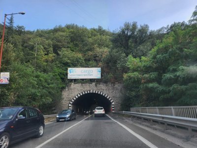 Верижна катастрофа при тунел Железница край Симитли стана днес следобед