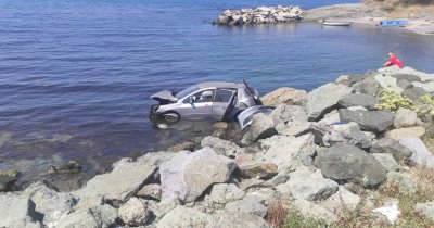 Лек автомобил падна в морето край Лозенец Инцидентът е станал