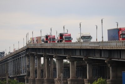Затвориха за няколко часа "Дунав мост" при Русе заради скъсан парапет