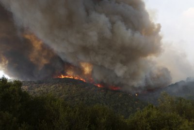 Българските пожарникари в Гърция: Ситуацията е изключително напрегната