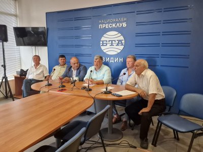 Група общественици представиха инициативния комитет за издигане на д р Цветан