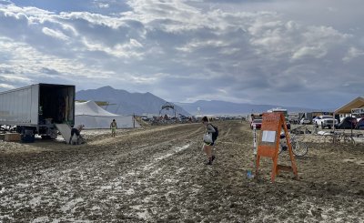 Наводнения в пустинята - 70 000 души останаха блокирани на фестивал в Невада