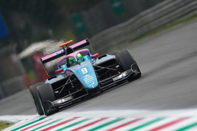 Контакт в края лиши Никола Цолов от точки в последния старт за сезона във Формула 3