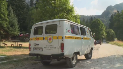 Десетки доброволци помогнаха на 4 души в неравностойно положение да се качат до хижа "Рибни езера" в Рила