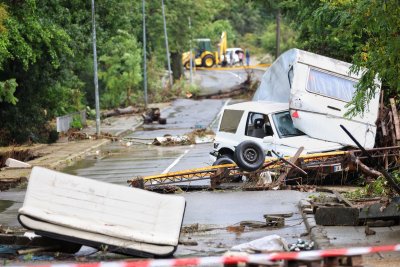 Двама са загинали след наводненията в Царево съобщи за БНТ