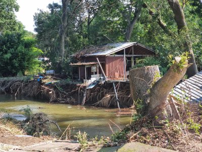 Сериозни са щетите нанесени в рибарското селище на Варвара Кметът