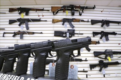 Правителството на Байдън затяга мерките за продажби на оръжия