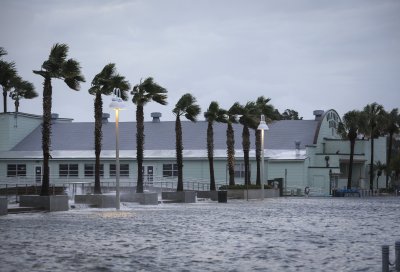 Над 1000 полета бяха анулирани в САЩ заради урагана Идалия