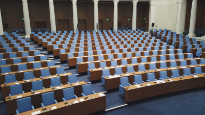 От днес депутатите посрещат новата парламентарна сесия в нова сграда