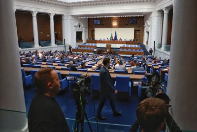 "За" и "против" подновяването на вноса на украинско зърно - коментари от парламента