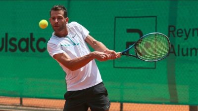 Българският тенисист Симон Антони Иванов отпадна на сингъл на четвъртфиналите
