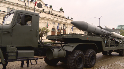 Военната помощ за Украйна: Спорове дали ще пращаме ракетни комплекси С-300