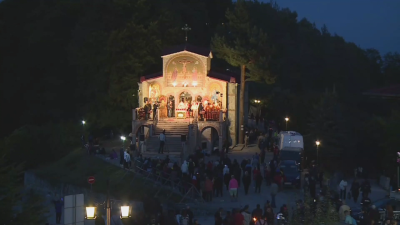 В навечерието на Кръстовден: Хиляди вярващи се събират в Родопите