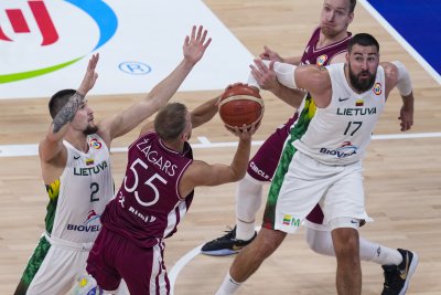 Латвия разгроми Литва и завърши на пето място на световното по баскетбол за мъже