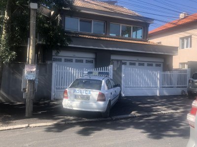 Полиция обискира дома на прокурорския син от Перник