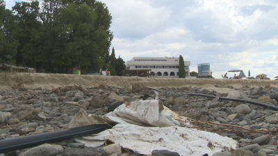 9 г. след наводнението в Ченгене скеле няма щети от сегашните порои, но плаж Перла е превърнат в бунище