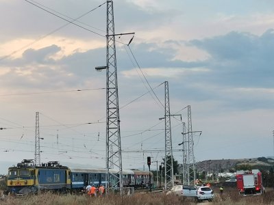 Влак блъсна автомобил на ЖП прелеза в санданското село Дамяница
