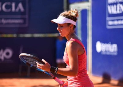 Виктория Томова допусна обрат във втория кръг на тенис турнир в Букурещ