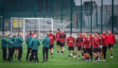 Българският национален отбор по футбол посреща днес състава на Иран