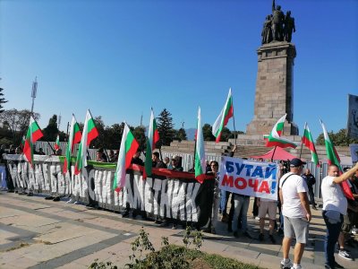 Протестиращи поискаха премахване на Паметника на Съветската армия от Княжеската