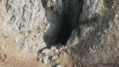Започна извеждането на американския спелеолог, пострадал в пещера в Южна Турция